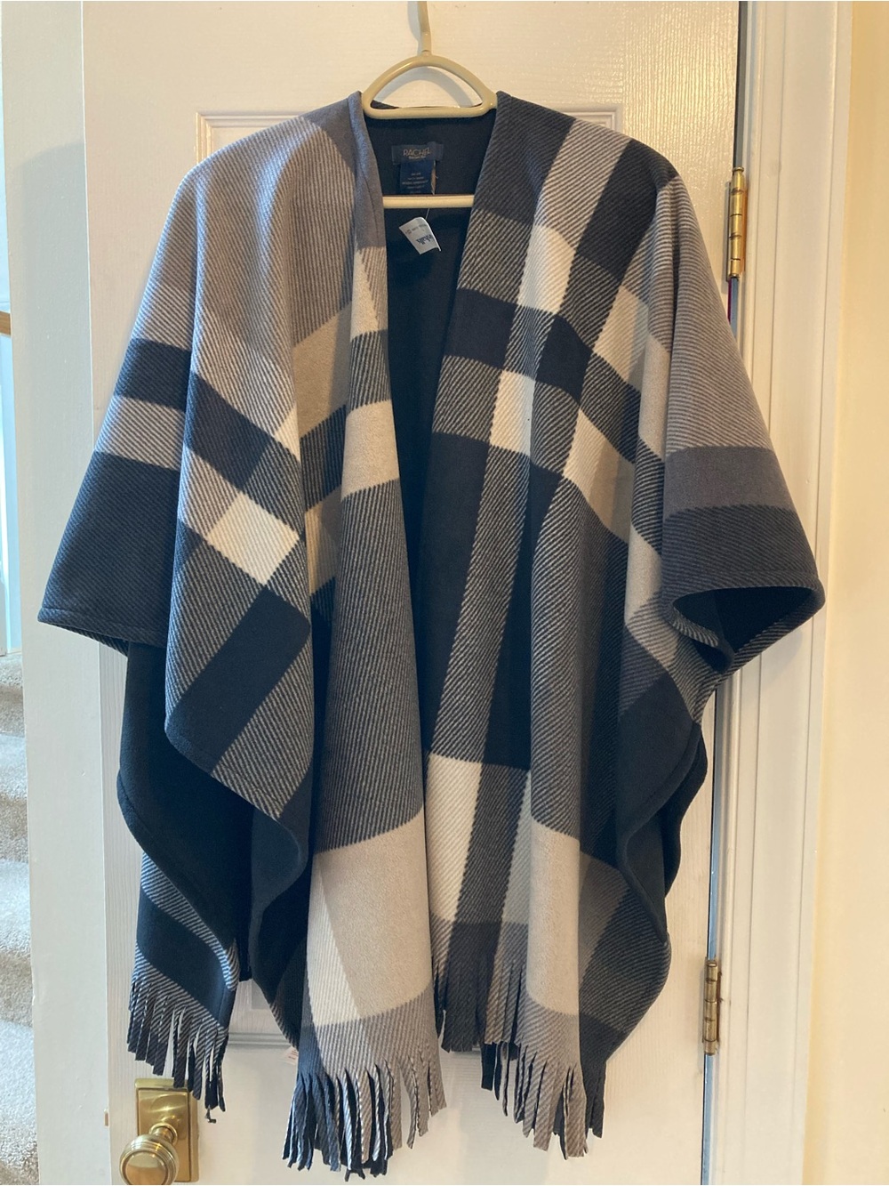 NWT Rachel Roy Plaid Shawl/Poncho (One-Size)
